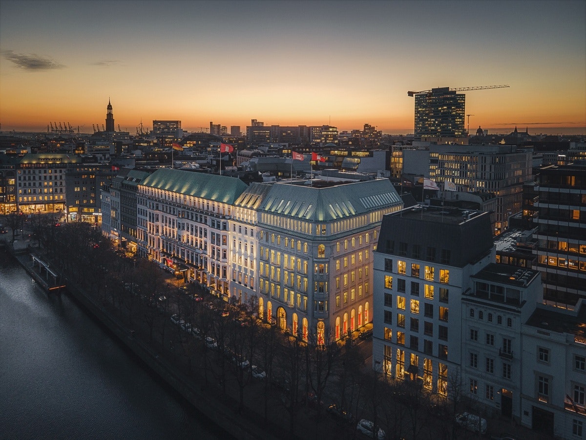 1mb fairmonthotelvier jahreszeiten aussenansischt copyrightmatthiasplander